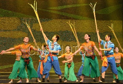 南京上演大型歌舞《好一朵茉莉花》