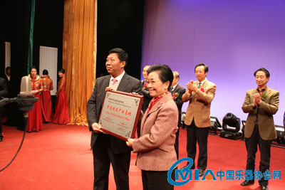 北京平谷区东高村镇隆重举行“中国提琴产业基地”授牌仪式